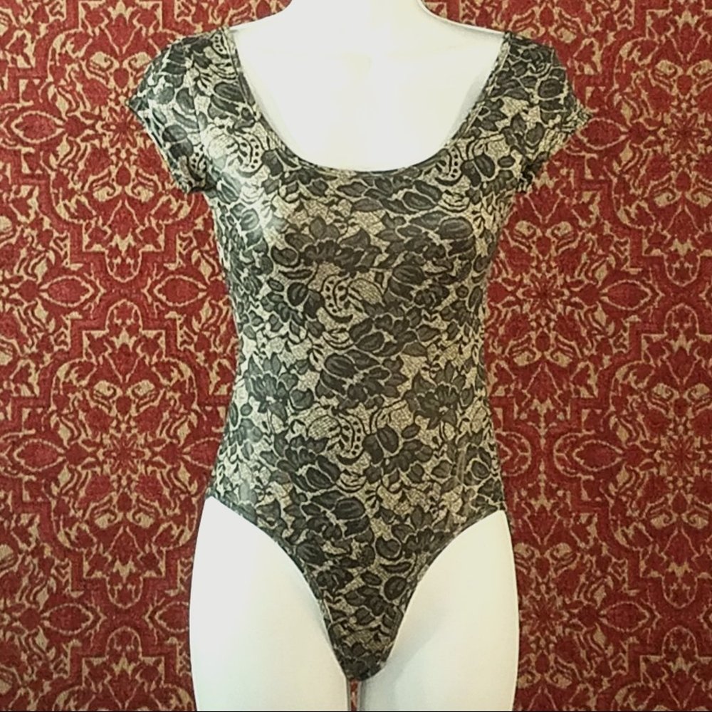 TRES BIEN faux lace bodysuit XS/S✨